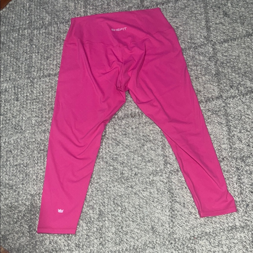 Vibrant Pink Cropped Leggings with Moisture-Wicking Fabric